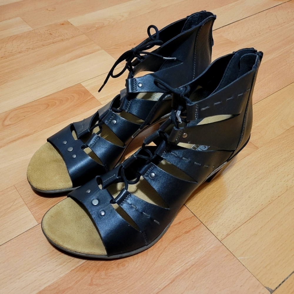 Rieker EU size 40 black heeled sandal